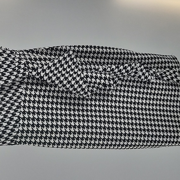 Black and White Houndstooth Dress - Picture 4 of 16